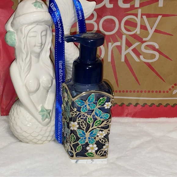 BATH AND BODY WORKS BUTTERFLY TOSS FOAMING HAND SOAP HOLDER & FROZEN LAKE SOAP - Picture 2 of 5
